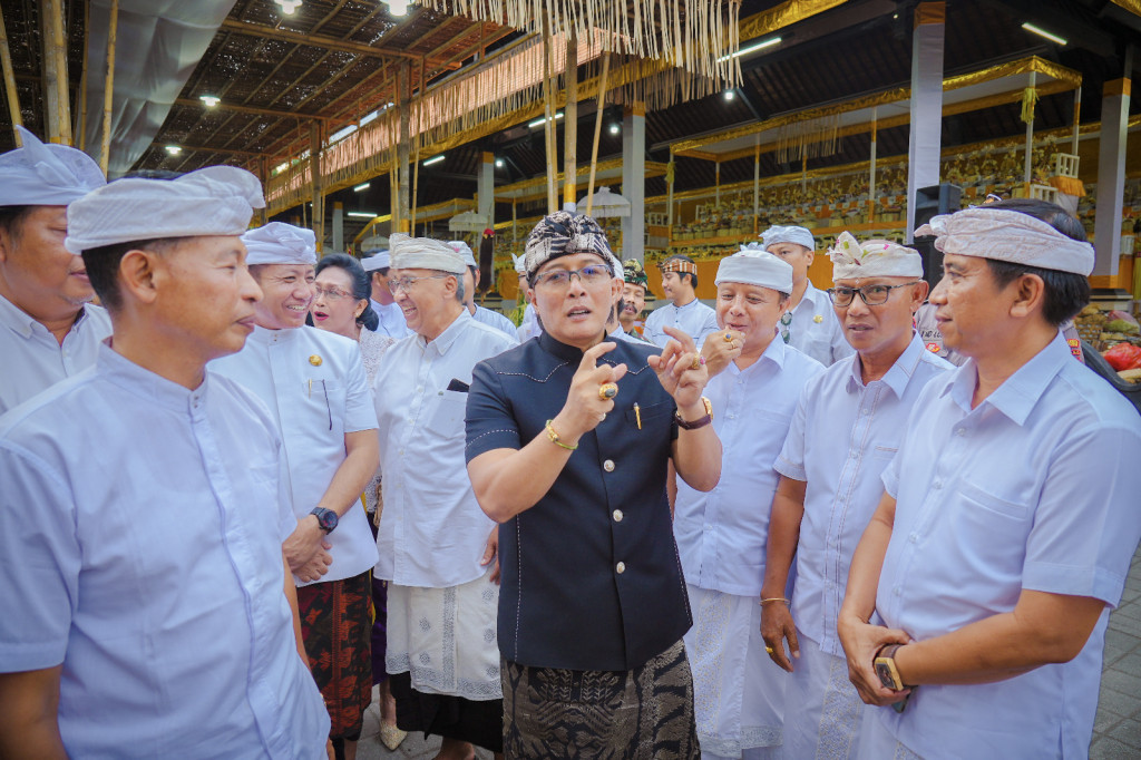 Bupati Giri Prasta Hadiri Karya Pitra Yadnya Atma Wedana Desa Adat Legian